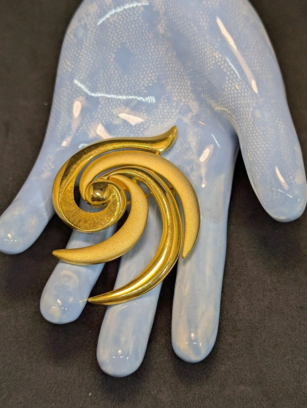 Gold Tone Swirl Brooch